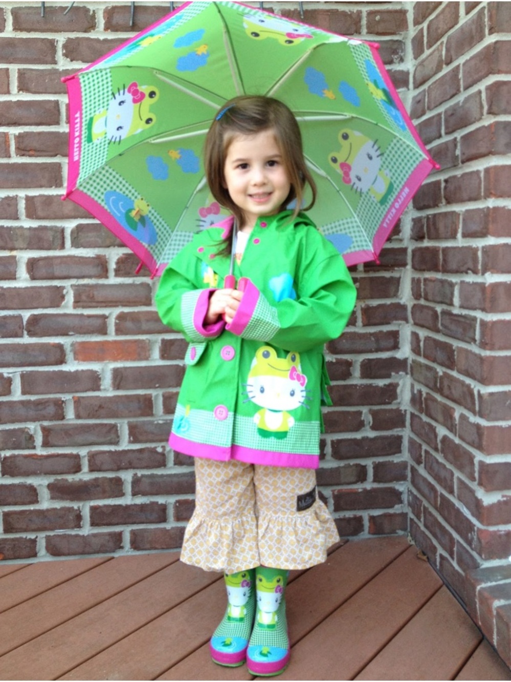 🐸🦜⛅️🛁🚿so cute Western Chief Pink and Green Kids Rain Boots with Animal Print